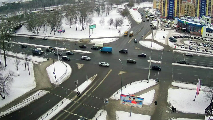 Онлайн веб-камера у ТЦ «Дионис» в Бресте: Вид на перекрёсток у ТЦ «Дионис» в Бресте